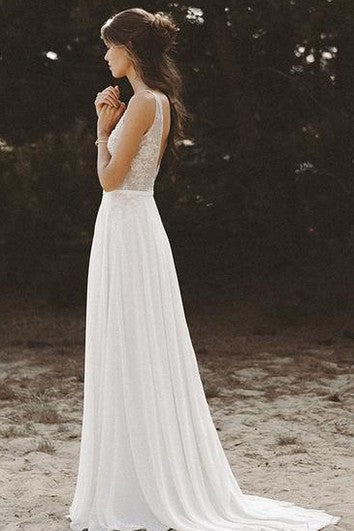 Robe de mariée bohème en mousseline de soie et dentelle avec traîne en brosse et perles