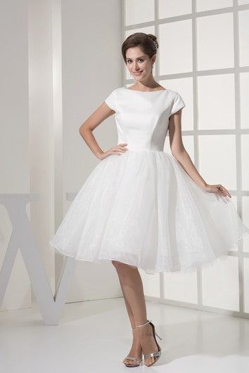 Vestido de línea A de mini mangas con pliegues