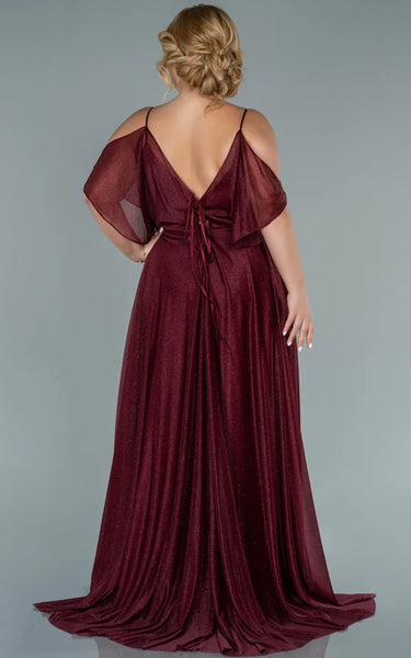 Empire-Spaghetti-Plissee-Ballkleid in Übergröße mit tiefem V-Ausschnitt am Rücken