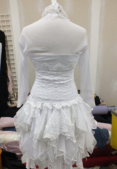 Robe courte trapèze sans bretelles en dentelle avec volants et veste assortie