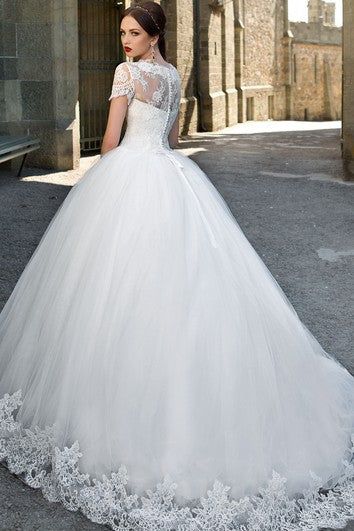 Robe de bal longue en tulle à col en V et manches courtes avec fermeture éclair et appliques