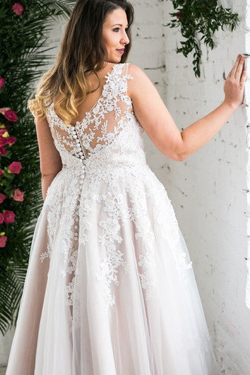 Magnuoso tulla una línea de escote hundido vestido de novia con apliques