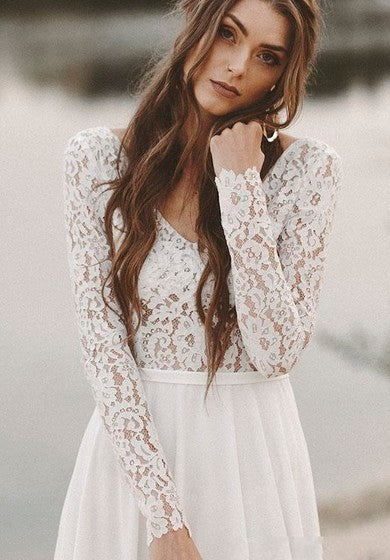 Robe de mariée trapèze simple à manches longues avec dentelle et col en V
