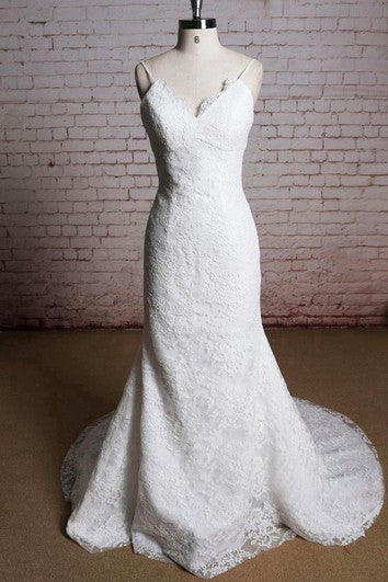 Robe de mariée sirène en dentelle à col en V et bretelles spaghetti