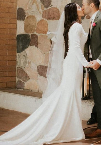 Vestido de novia conservador moderno moderno de manga larga de manga larga con satén con tren de capilla