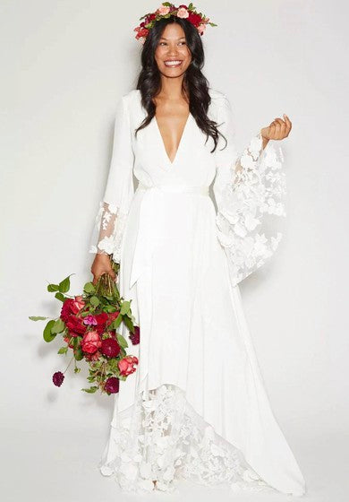 Robe de mariée en dentelle et mousseline de soie à manches longues et col en V style hippie bohème vintage simple