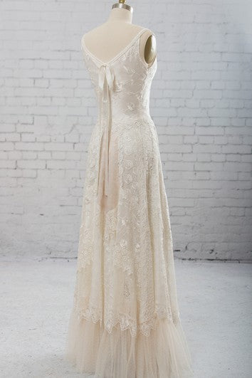 Scoop Neckline Sleeveless Lace and Tulle Sheath Wedding Dress with Lace Cape