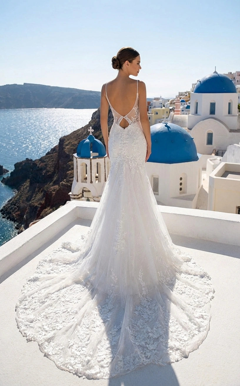 Vestido de novia con escote en V, tirantes finos, corte sirena y encaje