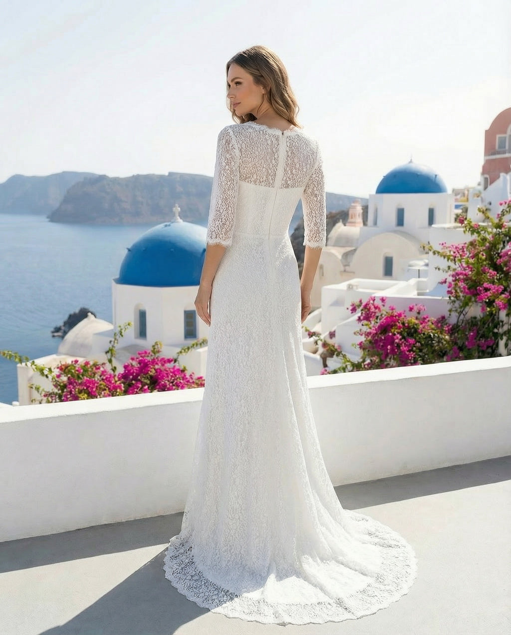 Robe de mariée fourreau en dentelle à manches 3/4 et décolleté bateau