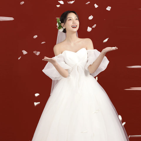 2025 New Arrival Wedding Dress with One-Shoulder Collar and Bubble Sleeves