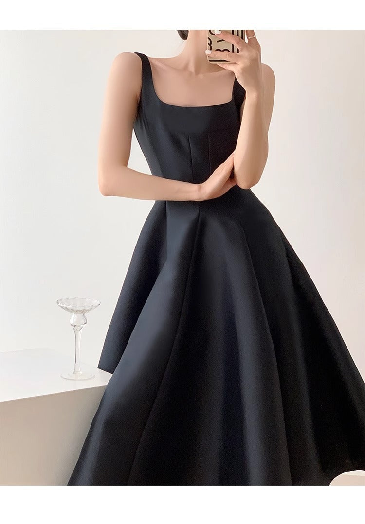 Bílé saténové svatební šaty – klasický styl Hepburn s tenkými ramínky na zásnuby