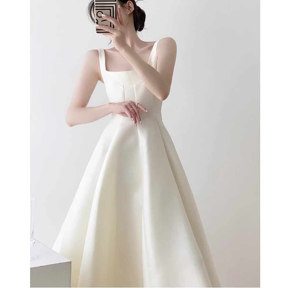 Bílé saténové svatební šaty – klasický styl Hepburn s tenkými ramínky na zásnuby