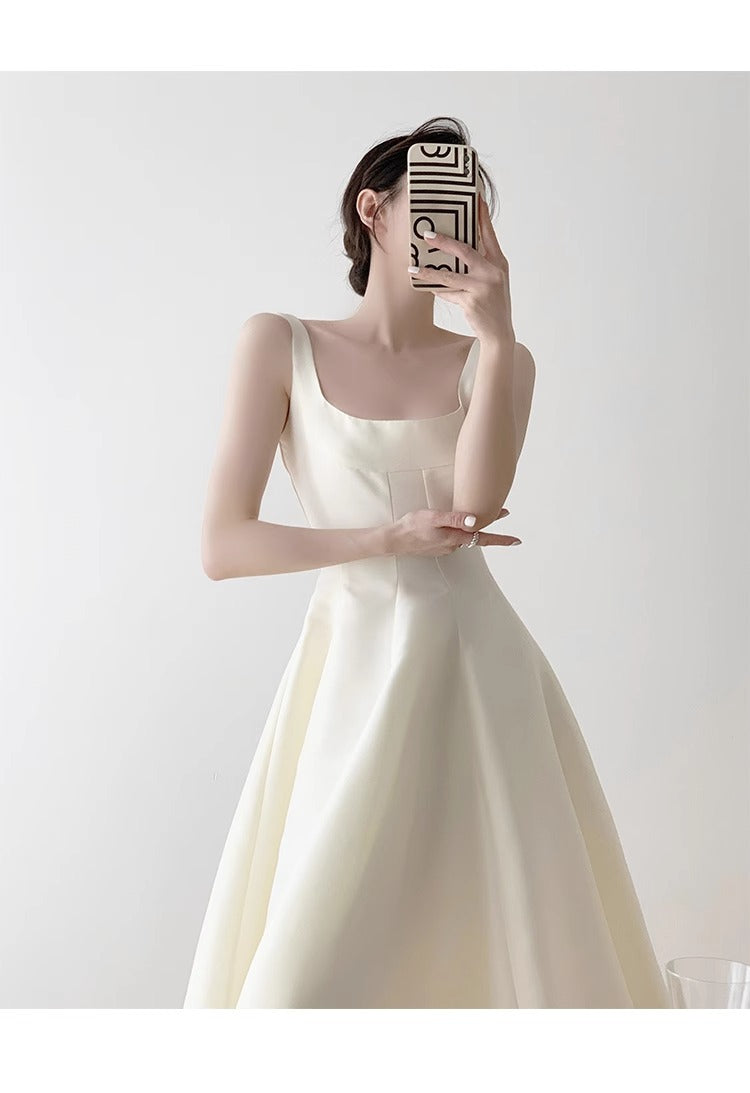 Bílé saténové svatební šaty – klasický styl Hepburn s tenkými ramínky na zásnuby