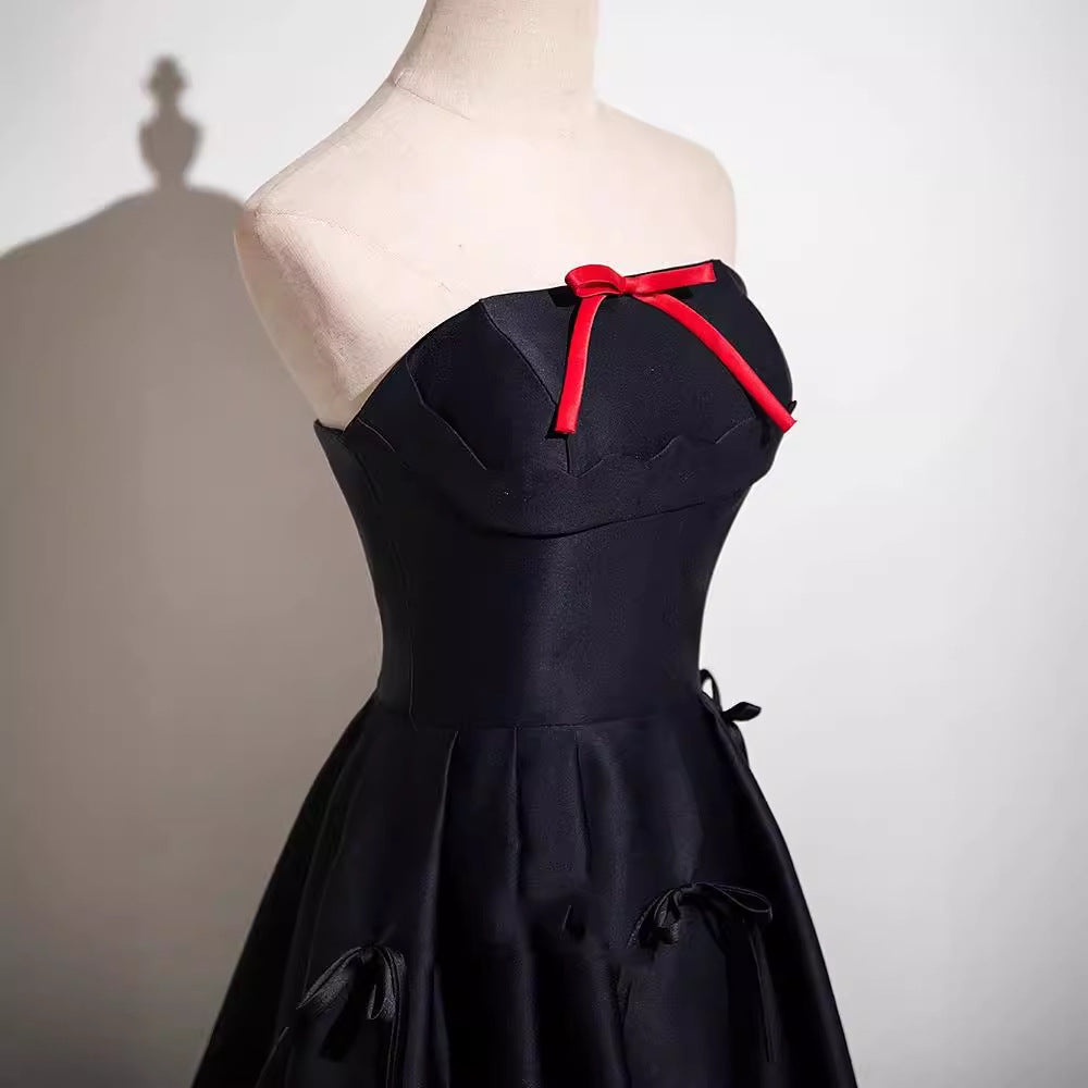 Černé šaty bez ramínek – elegantní šaty s mašlí na zádech pro nevěsty nebo večerní hostiny