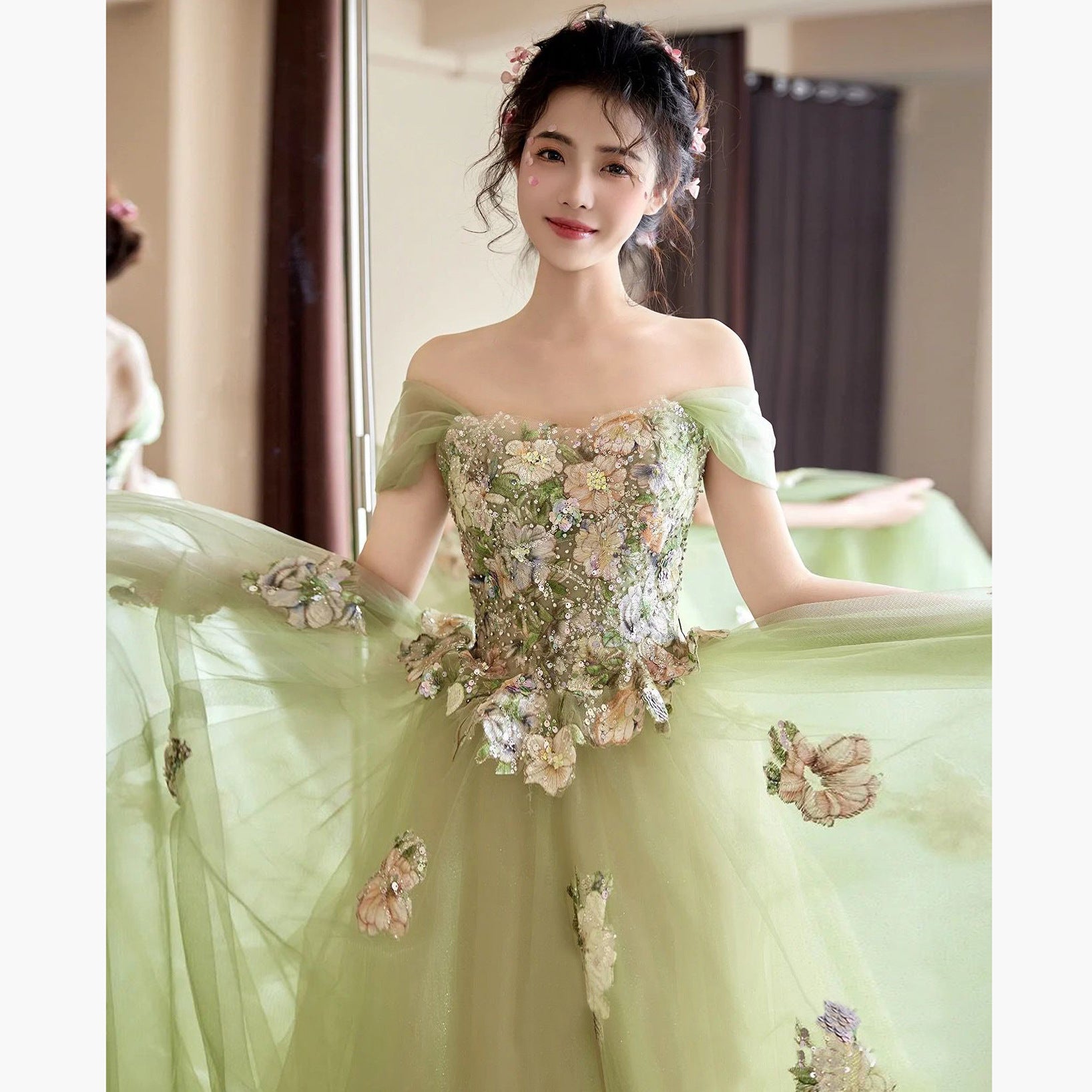 Květinové šaty s odhalenými rameny – 2025 svěží a romantický vzhled pro nevěsty, přípitky nebo moderátory akcí