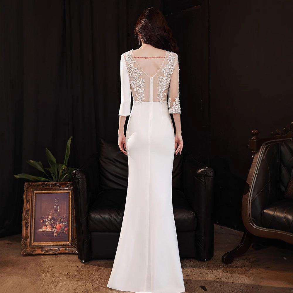 Bílé pouzdrové večerní šaty – letní elegantní róba 2025 pro bankety nebo moderátory akcí