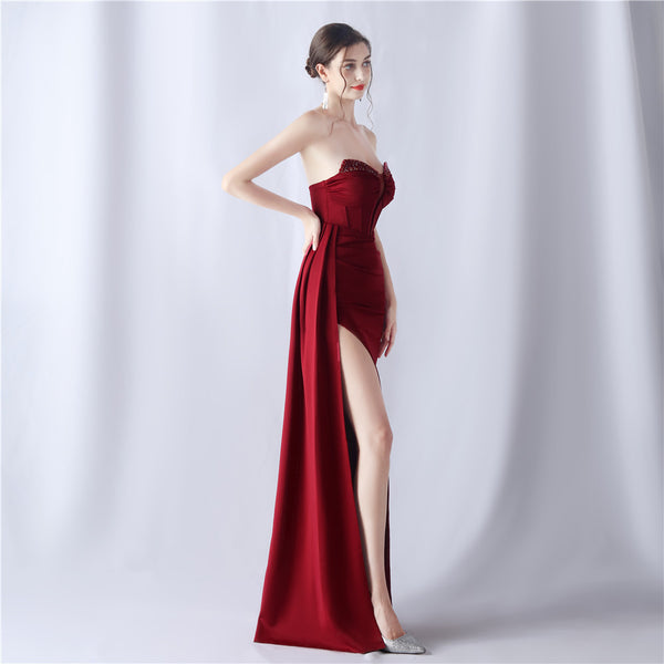 2024 High-End Evening Gown with Corset Bodice and Intricate Beading