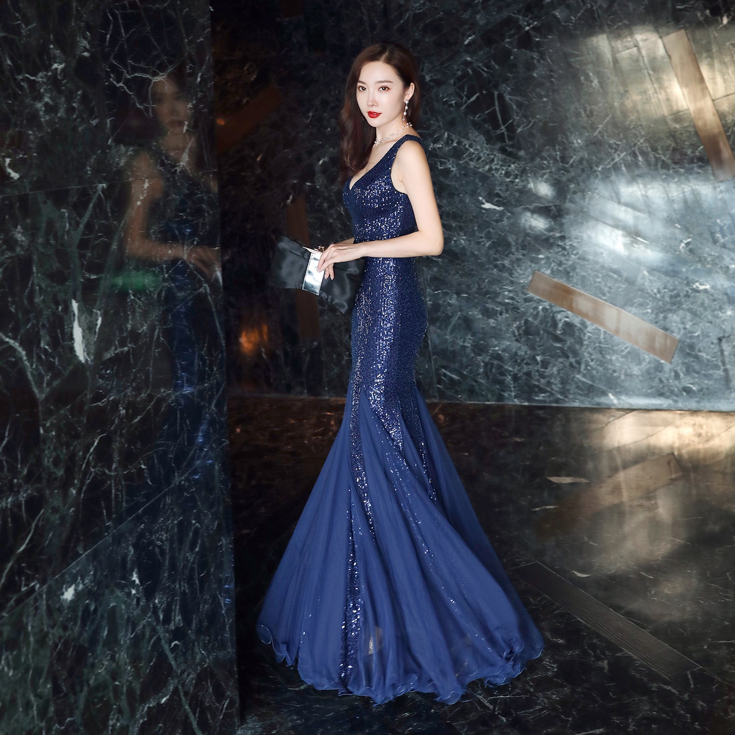 Elegant Sequin Mermaid Evening Gown for Galas