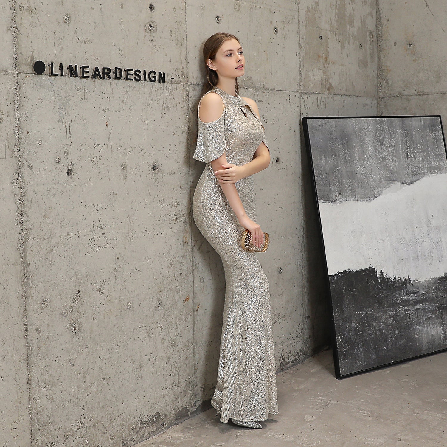 Elegantní šaty mořské panny s flitry a odhalenými rameny