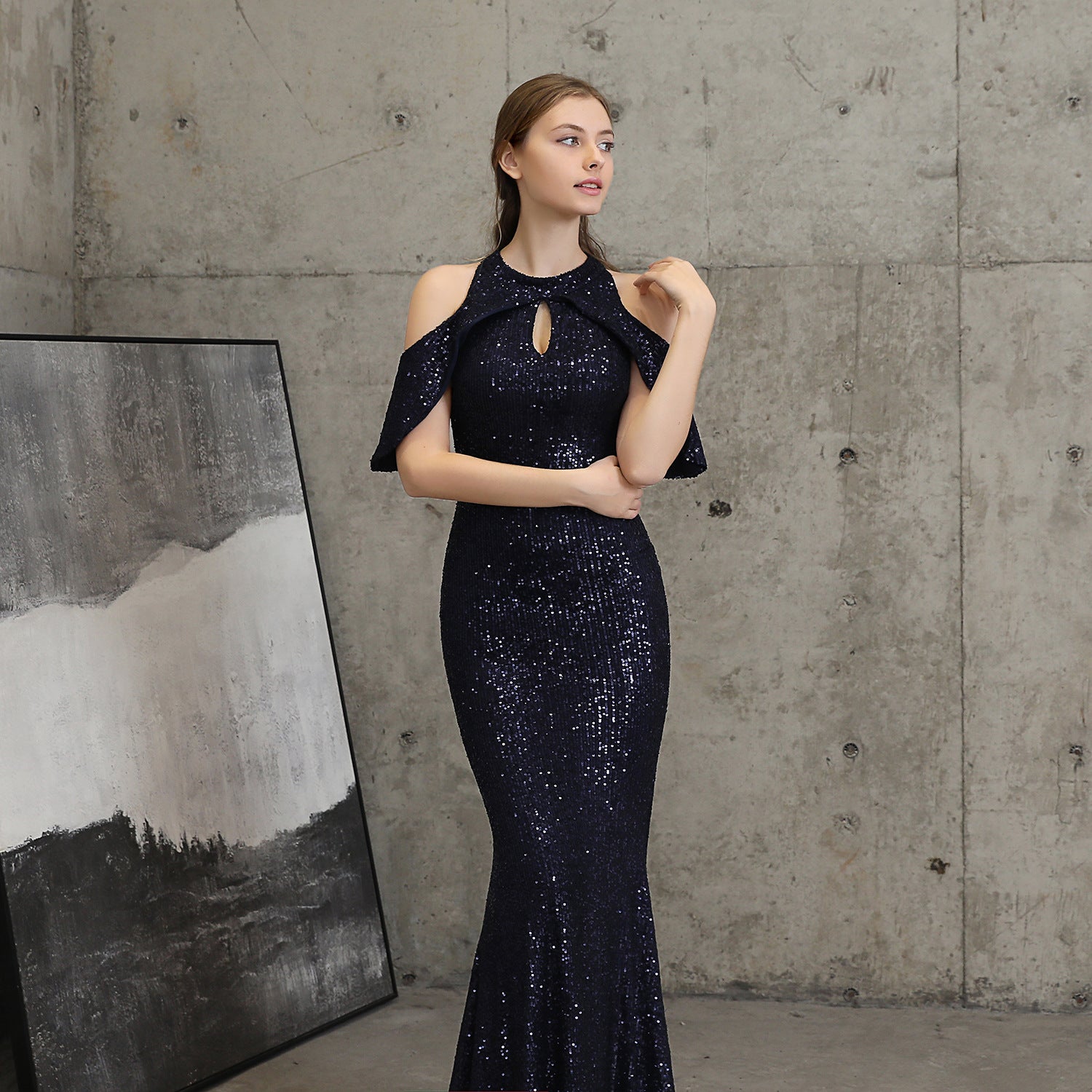 Elegantní šaty mořské panny s flitry a odhalenými rameny