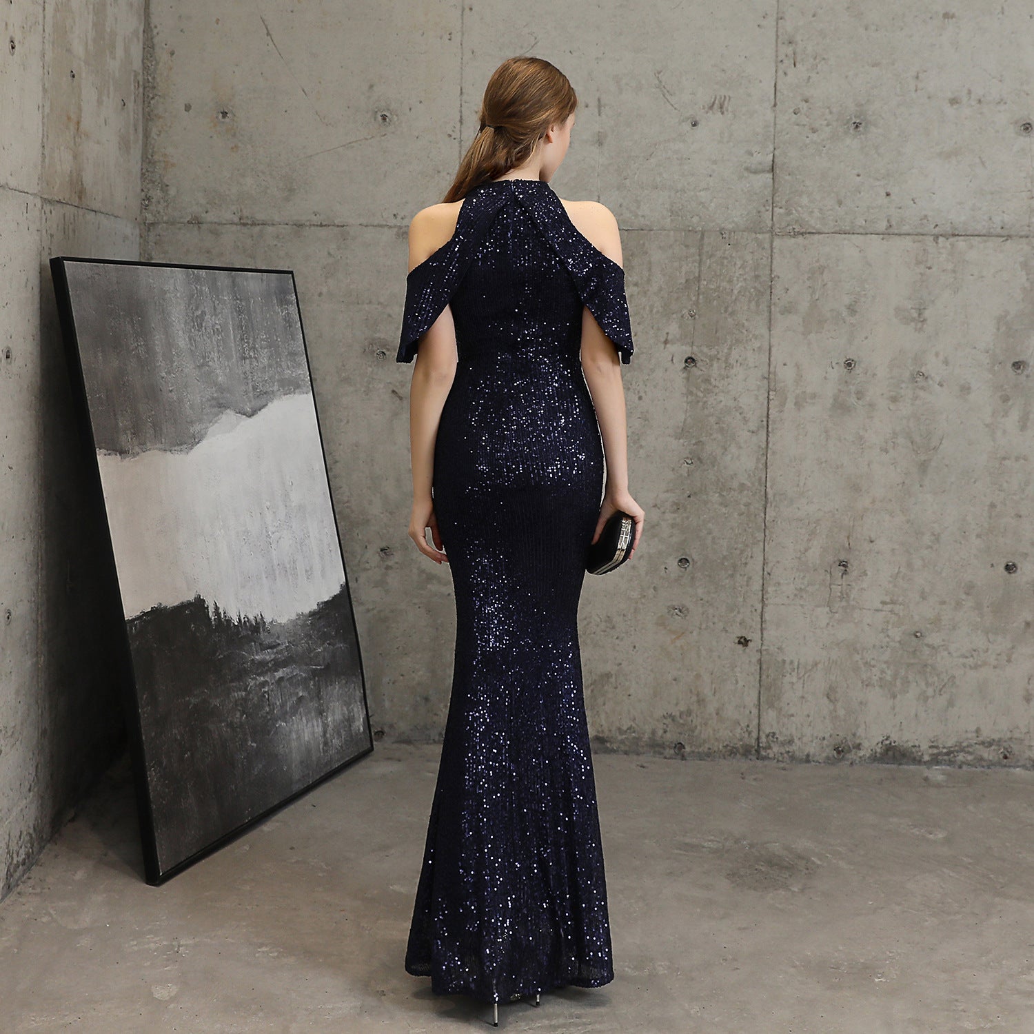 Elegantní šaty mořské panny s flitry a odhalenými rameny