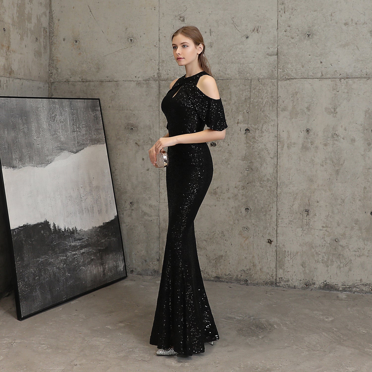 Elegantní šaty mořské panny s flitry a odhalenými rameny