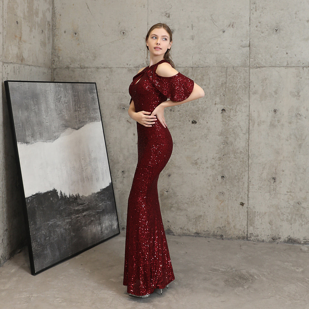 Elegantní šaty mořské panny s flitry a odhalenými rameny