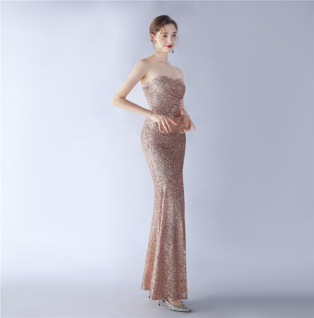 Robe bustier style vintage 2024 avec détails smockés raffinés