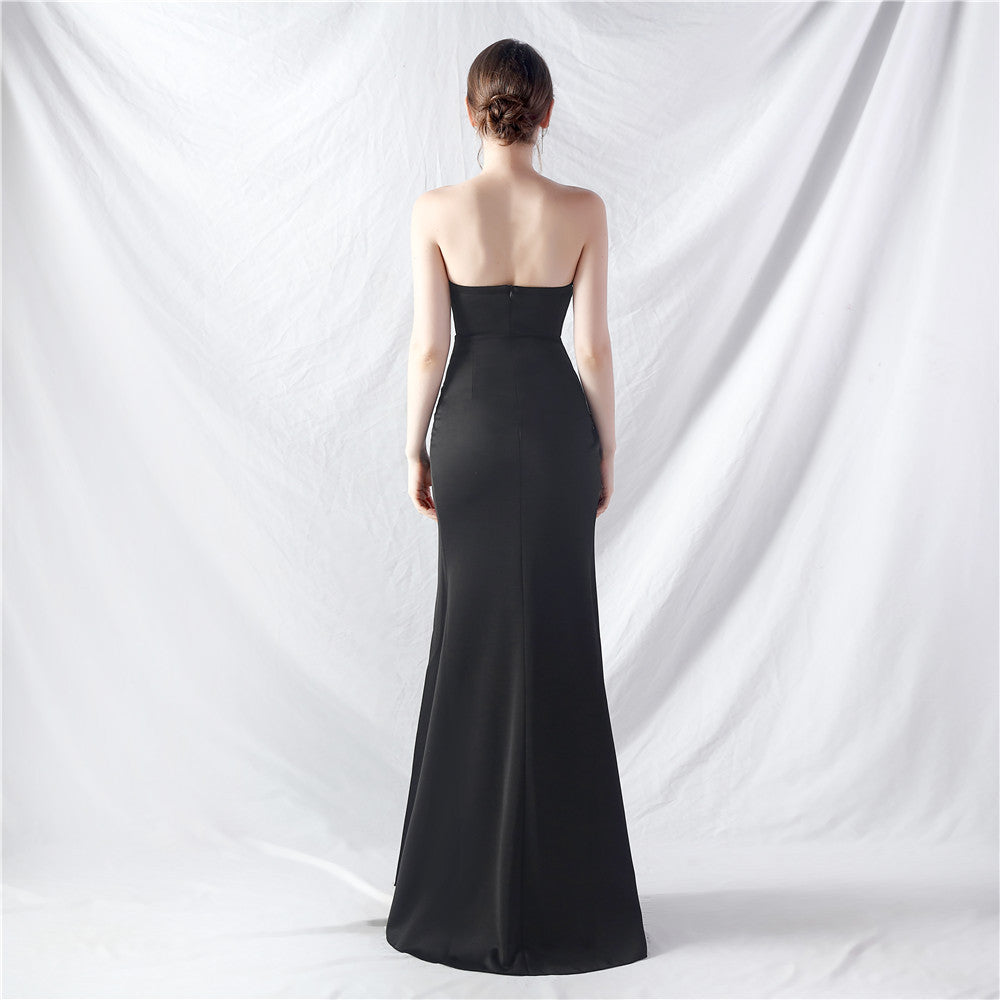 Strukturované korzetové šaty s těžkou korálkovou výšivkou