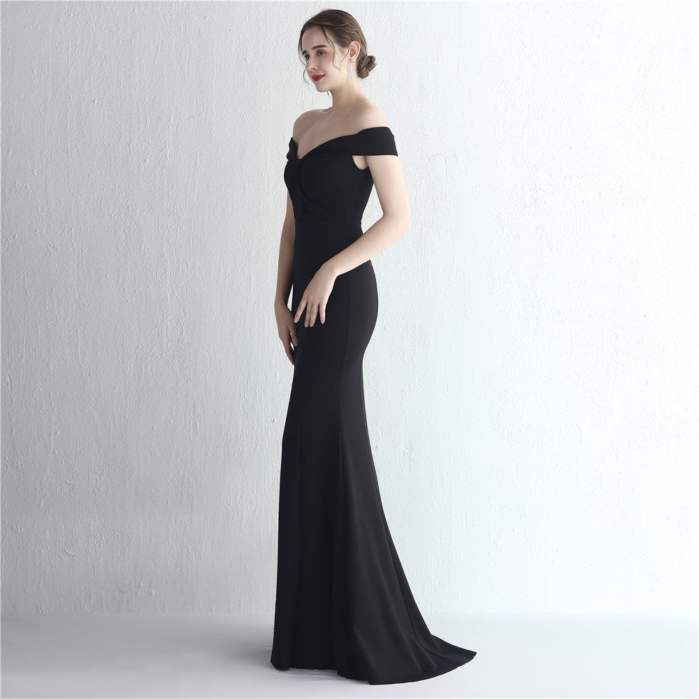 Elegantní saténové šaty mořská panna s odhalenými rameny