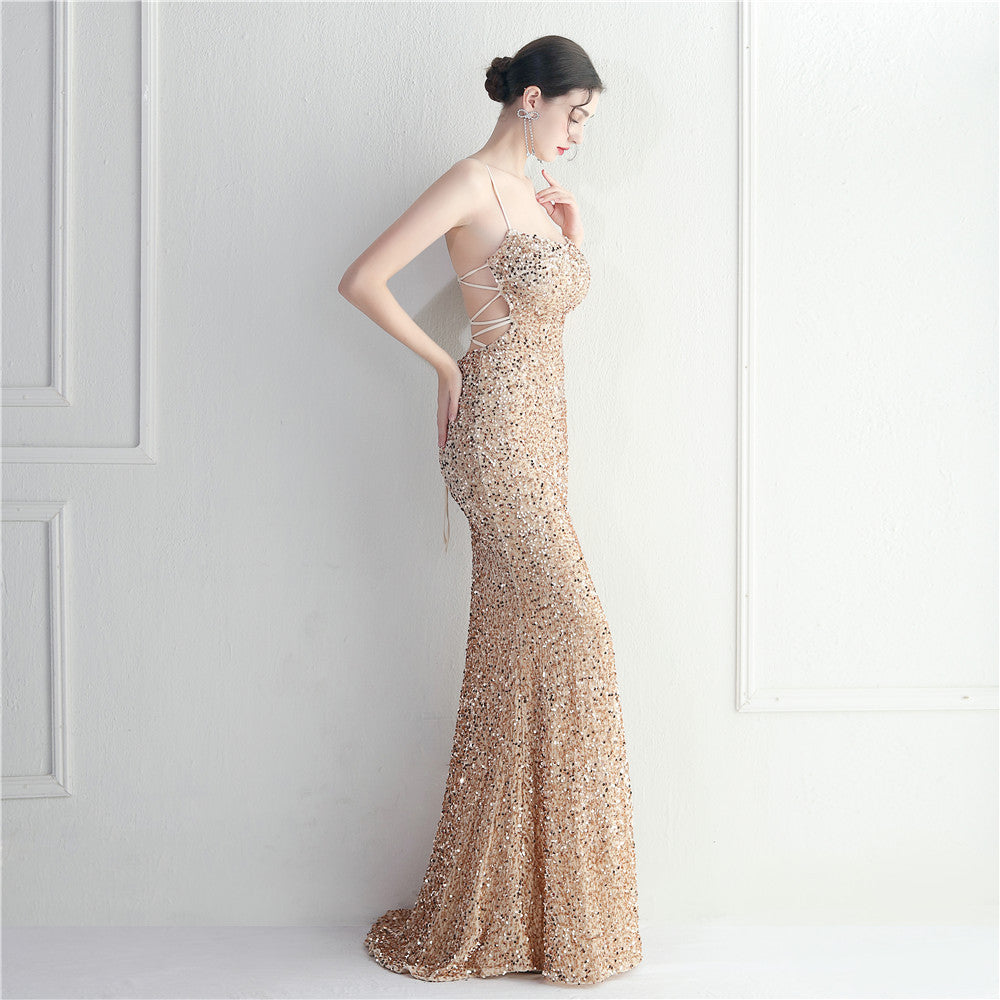 Šaty s flitry a ramínky na krk pro noční život a akce