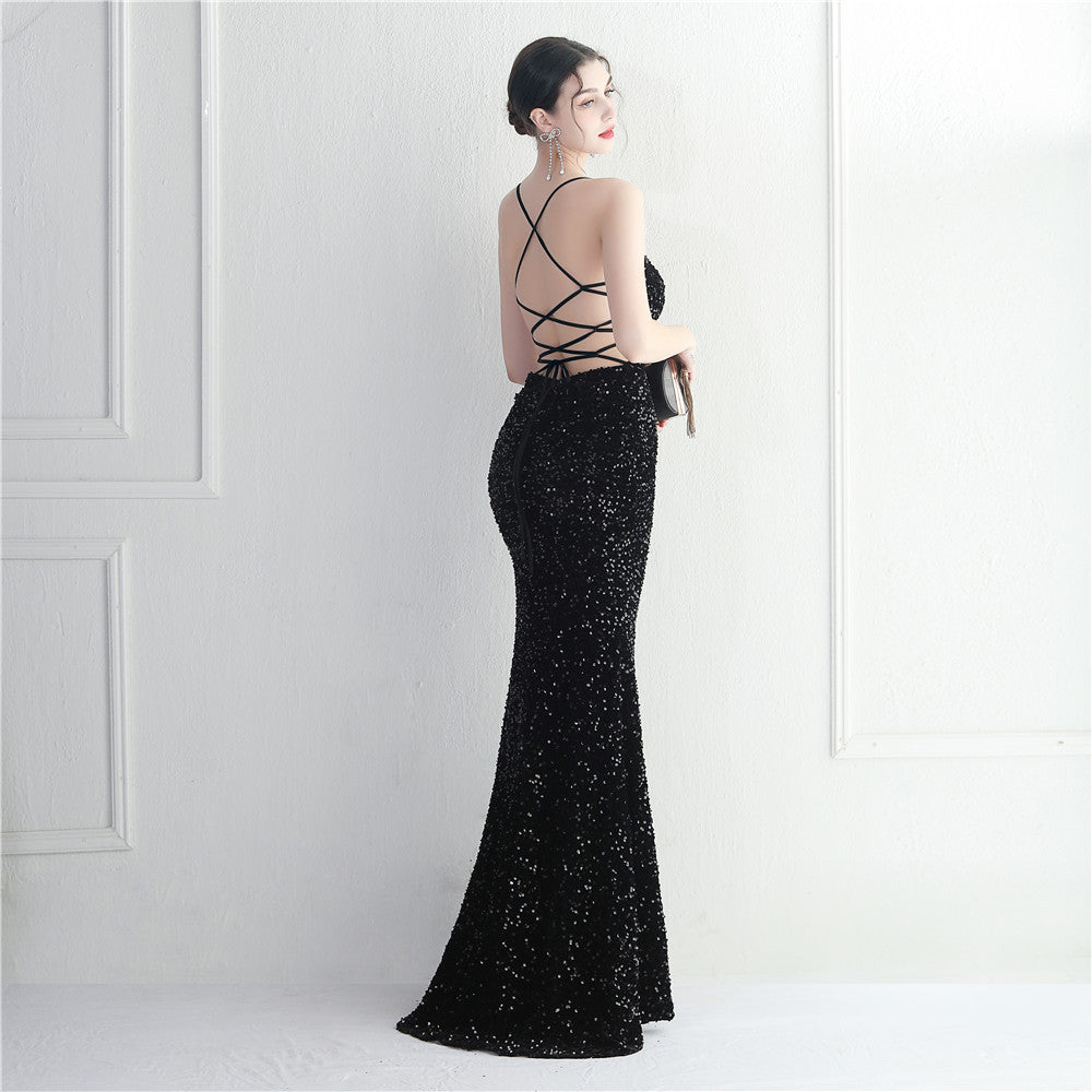 Šaty s flitry a ramínky na krk pro noční život a akce