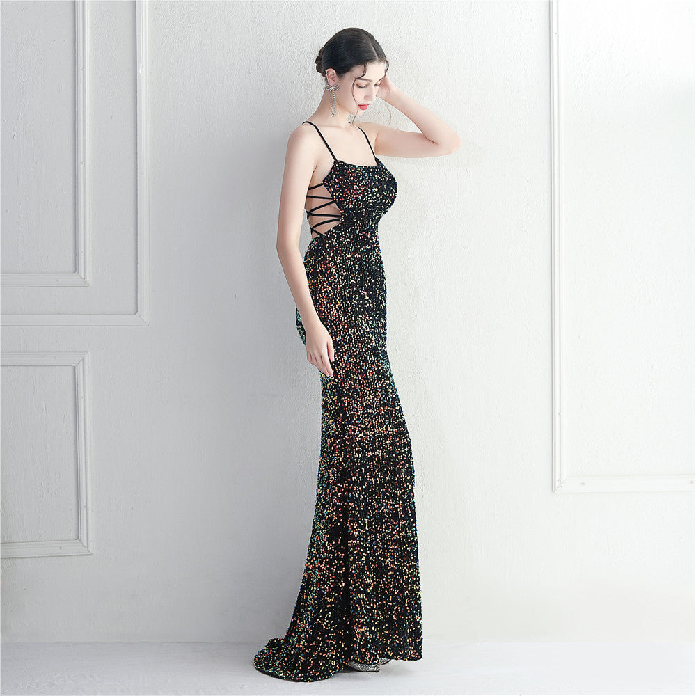 Šaty s flitry a ramínky na krk pro noční život a akce