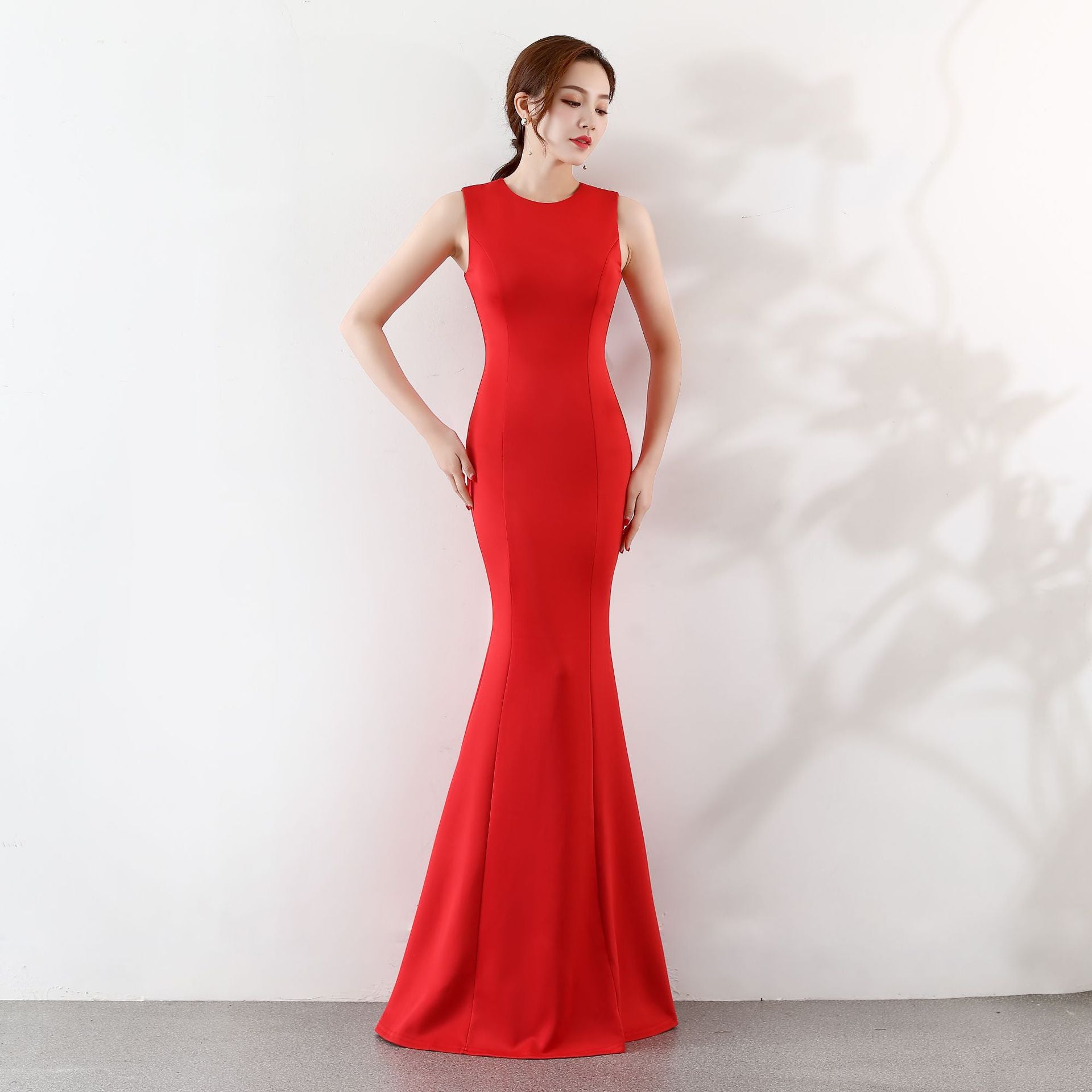 Elegantní svatební šaty ve stylu mořské panny pro svatební hostiny