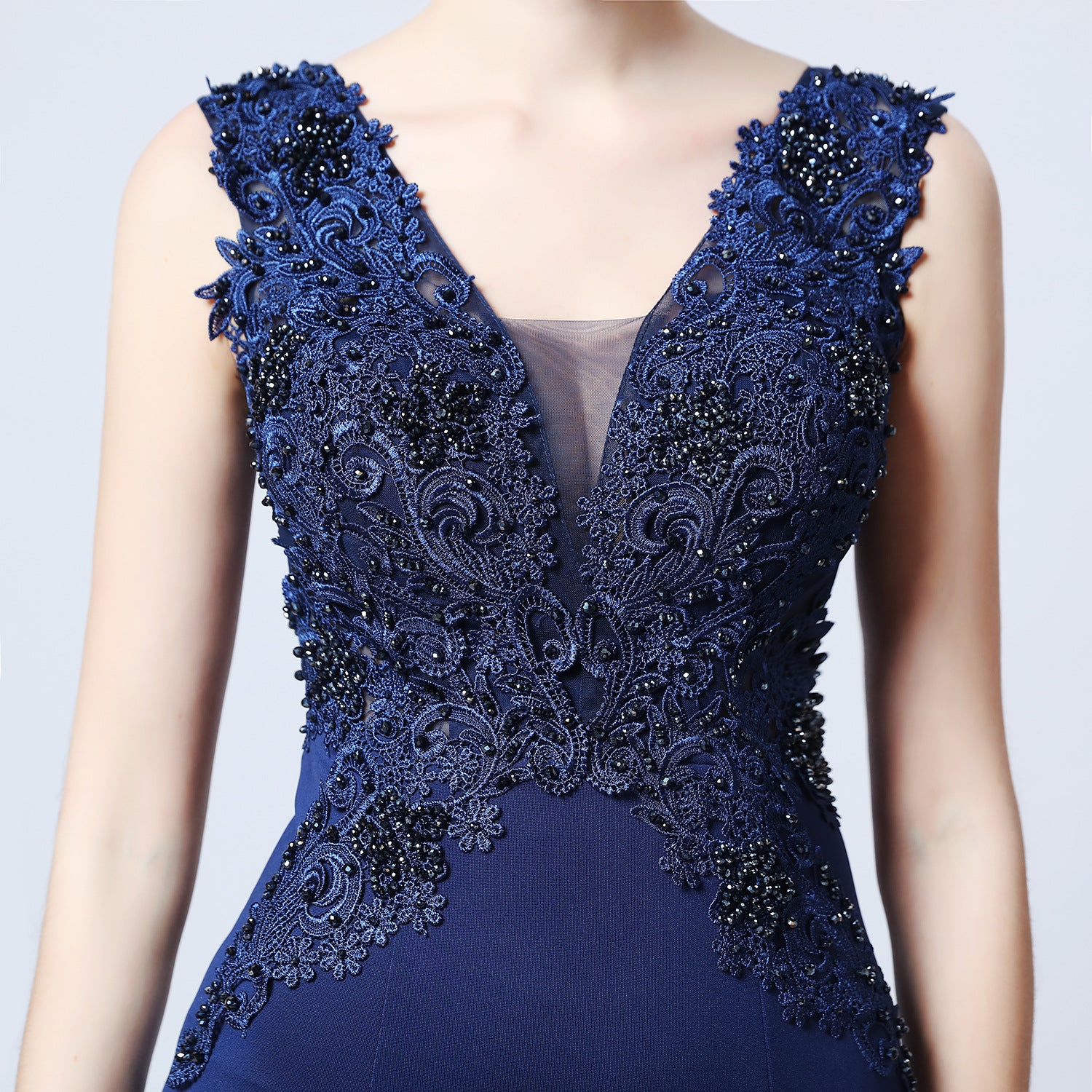 Dlouhé svatební šaty ve stylu mořské panny s ručně šitými korálky a aplikacemi