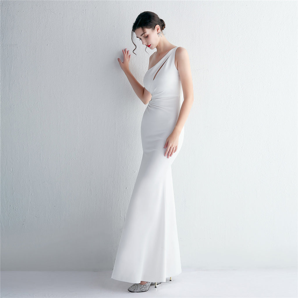 Jednoročníkový mořská panna šaty s řasením a korálkovou výšivkou