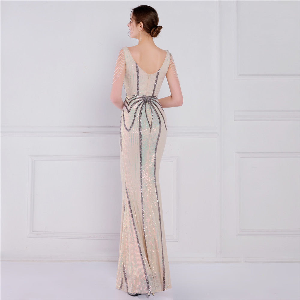 Elegantní krátké šaty s mořskou pannou a květinovými flitry