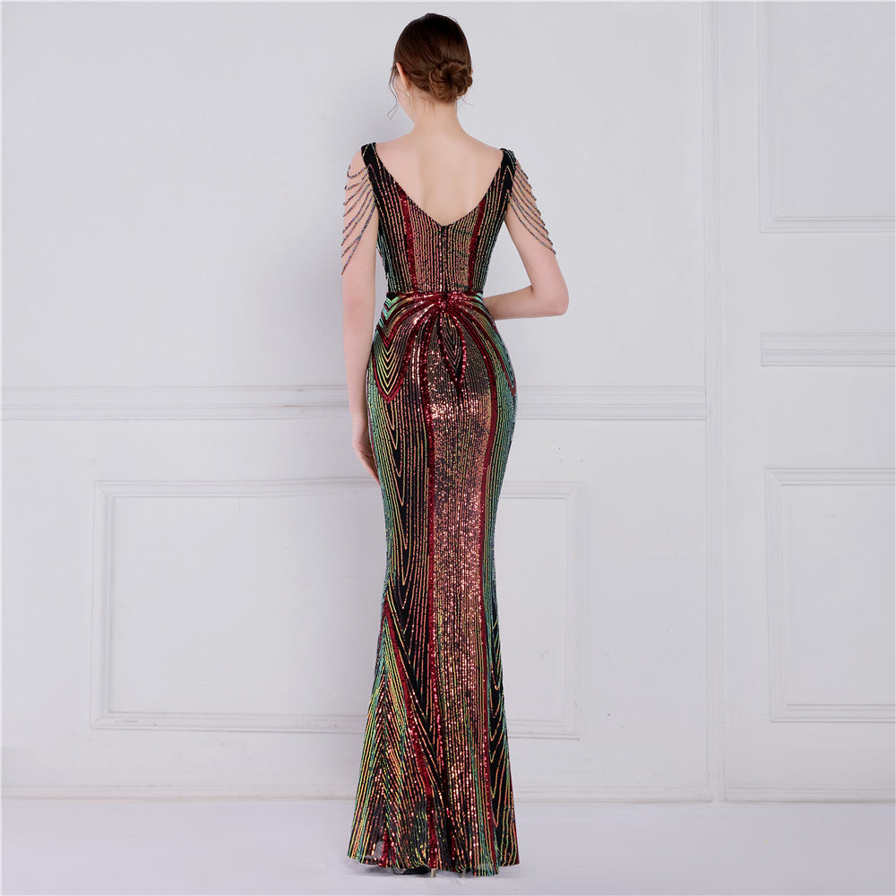 Elegantní krátké šaty s mořskou pannou a květinovými flitry