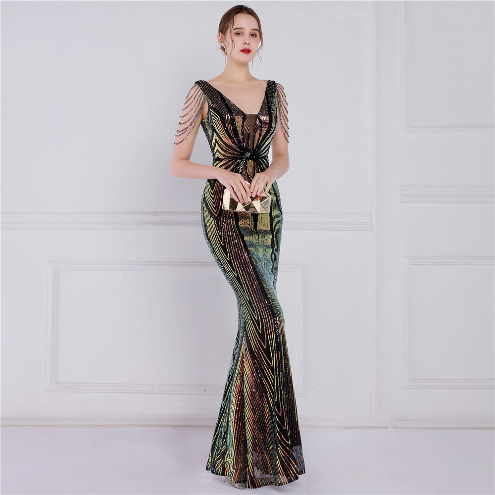 Elegantní krátké šaty s mořskou pannou a květinovými flitry