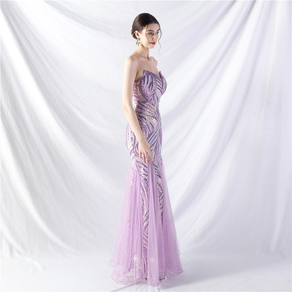 Šaty s těžkou korálkovou výšivkou a vrstvenými flitry s vsadkami z tylu