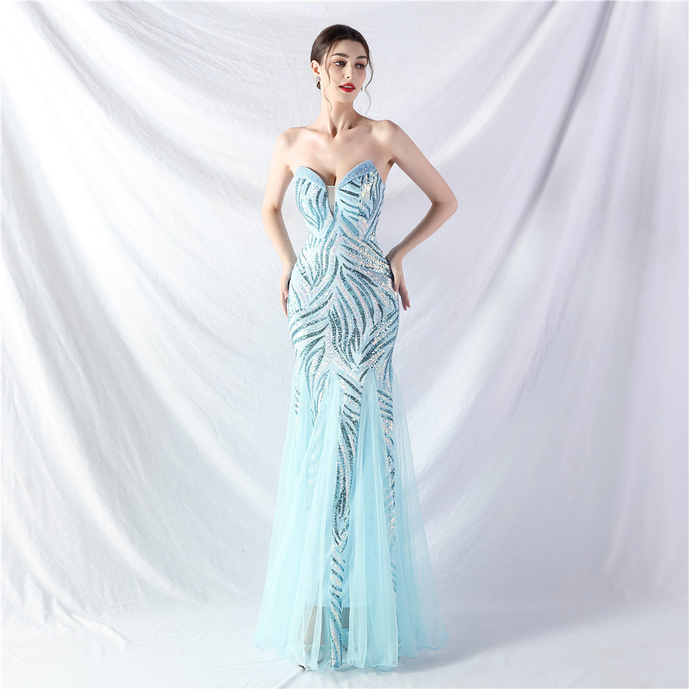 Šaty s těžkou korálkovou výšivkou a vrstvenými flitry s vsadkami z tylu