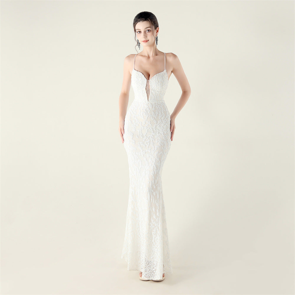 Šaty s hlubokým výstřihem do V, korzetovým šněrováním, korálky a flitry