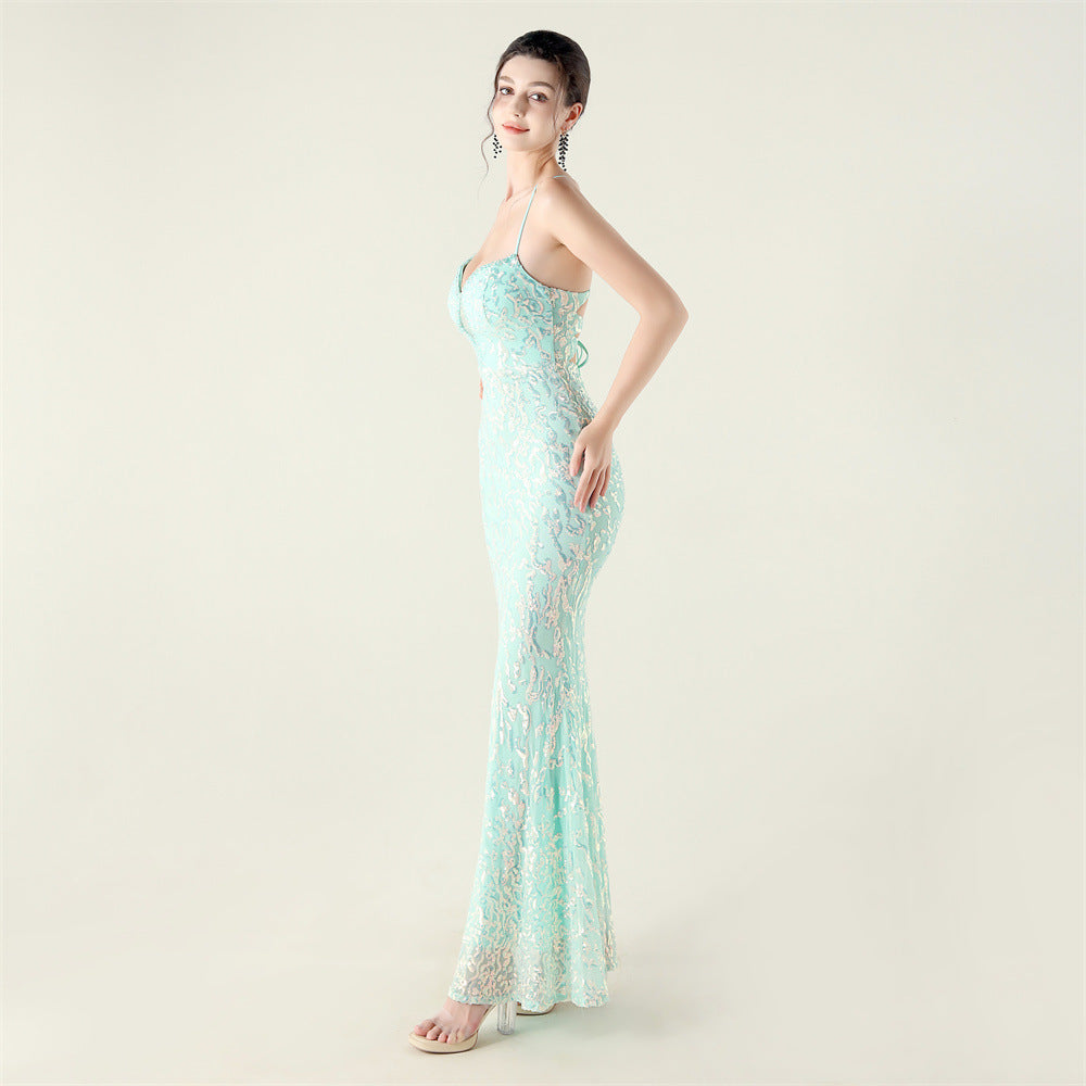 Šaty s hlubokým výstřihem do V, korzetovým šněrováním, korálky a flitry