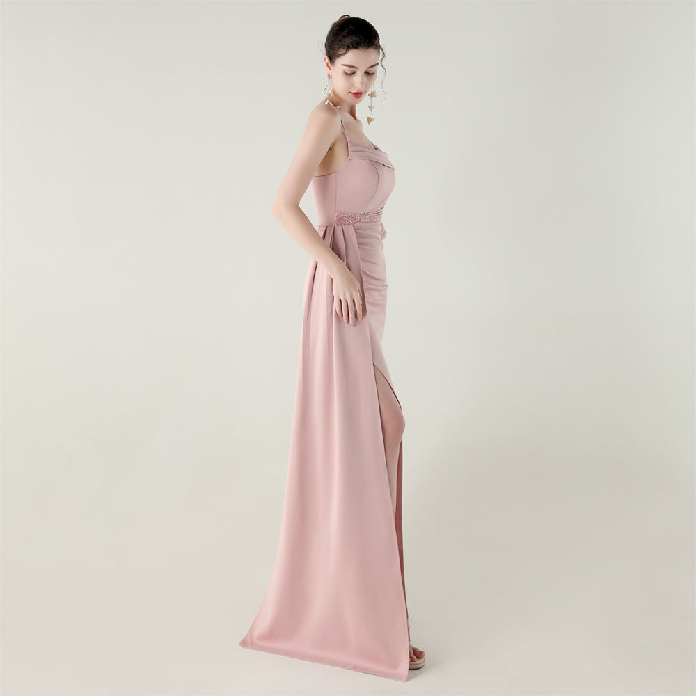 Saténové mořské panní šaty s tenkými ramínky a korálkovými detaily