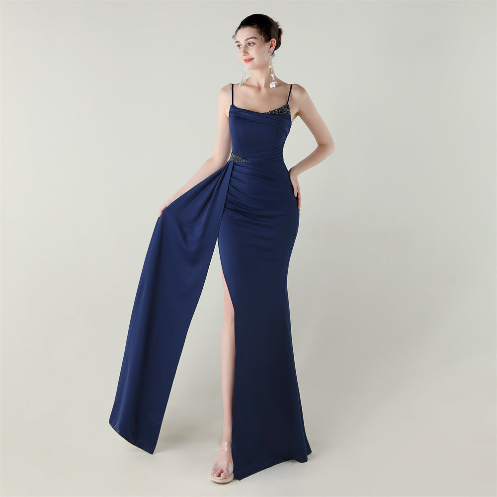 Saténové mořské panní šaty s tenkými ramínky a korálkovými detaily