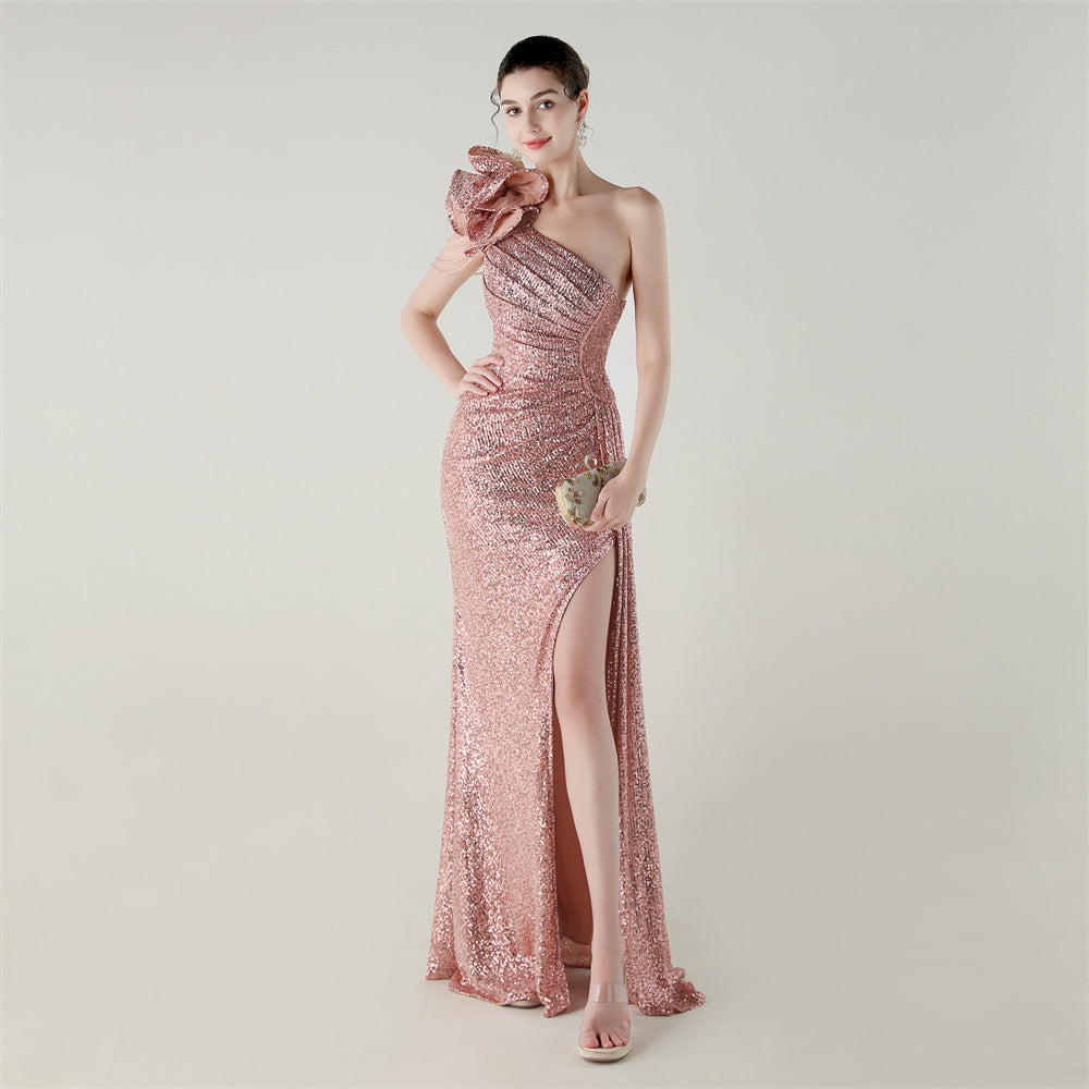 Asymetrické mořské šaty s jedním ramenem a květinovou korálkovou výšivkou