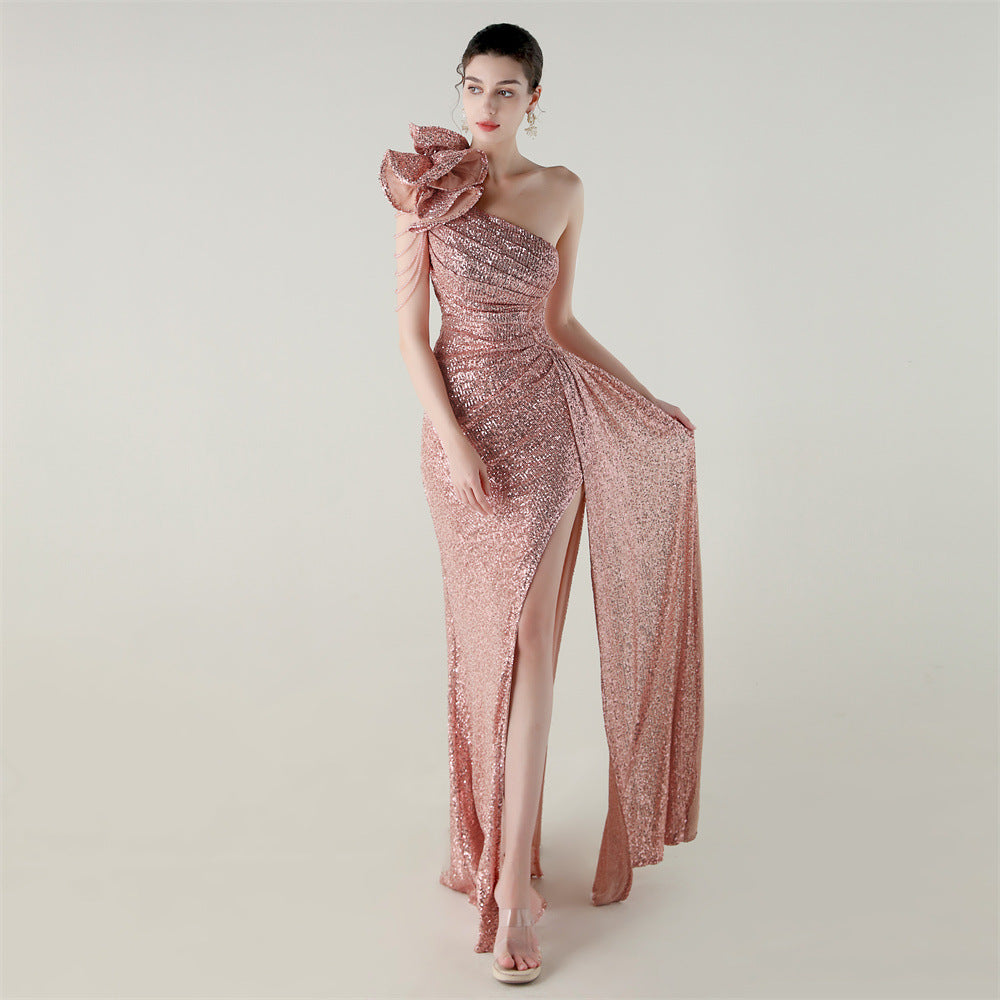 Asymetrické mořské šaty s jedním ramenem a květinovou korálkovou výšivkou