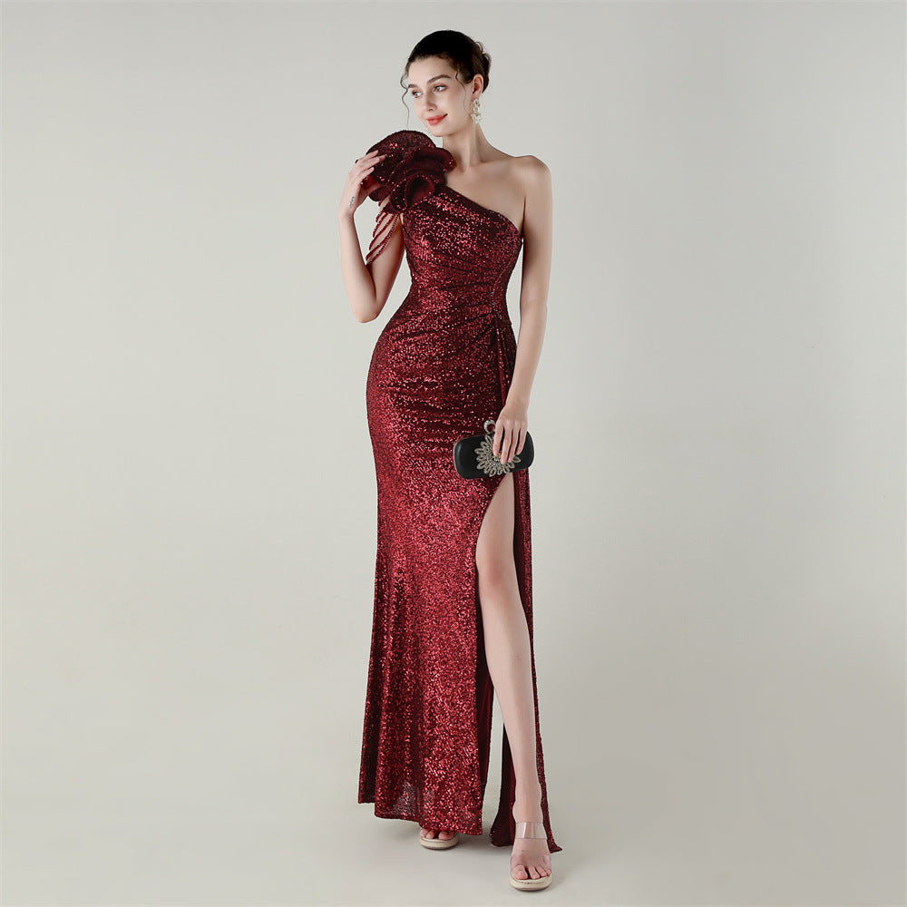 Asymetrické mořské šaty s jedním ramenem a květinovou korálkovou výšivkou