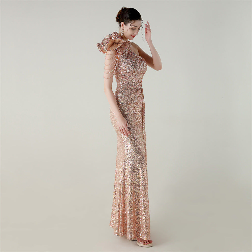 Asymetrické mořské šaty s jedním ramenem a květinovou korálkovou výšivkou