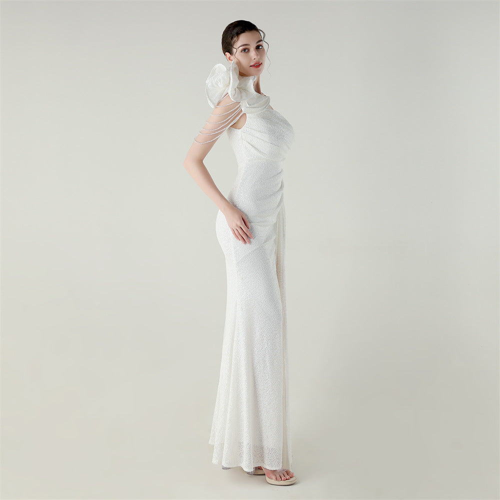 Asymetrické mořské šaty s jedním ramenem a květinovou korálkovou výšivkou